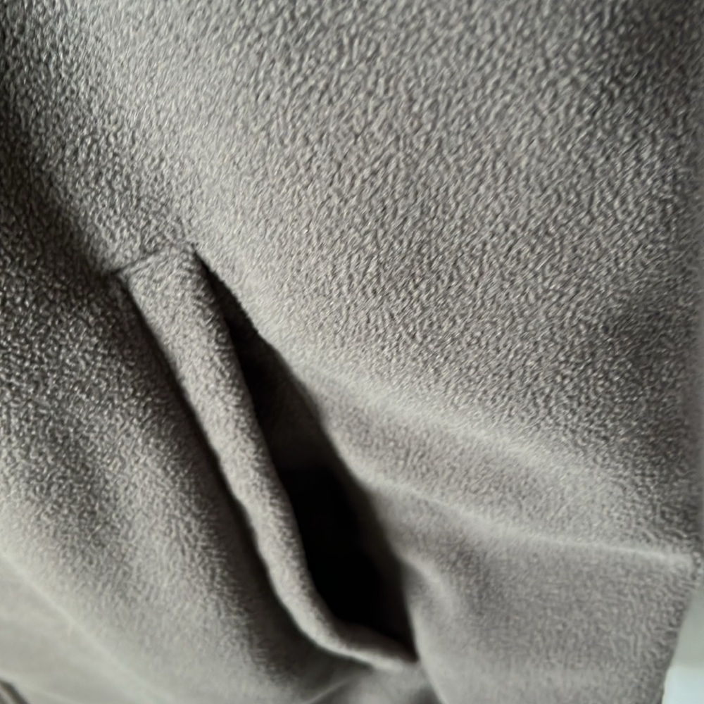 IZOD  Reversible Vest - Picture 7 of 11